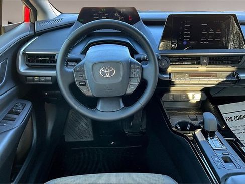 Used 2024 Toyota Prius LE image 8