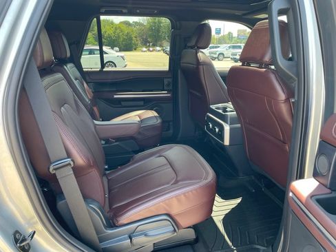 Used 2024 Ford Expedition Limited AWD/4WD image 38