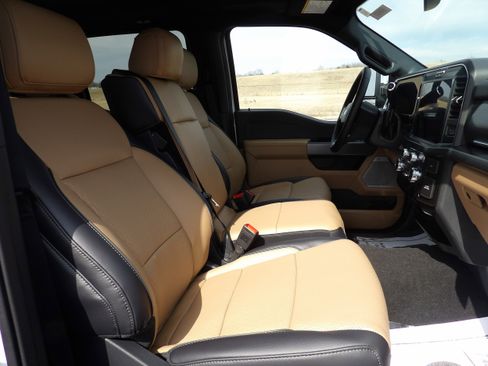 New 2025 Ford F250 Lariat w/ Chrome Package image 16