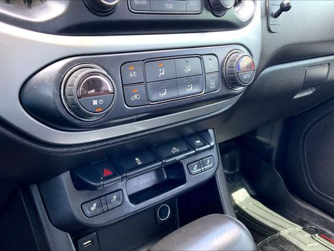 Used 2018 Chevrolet Colorado LT w/ Luxury Package, Chrome RWD image 35