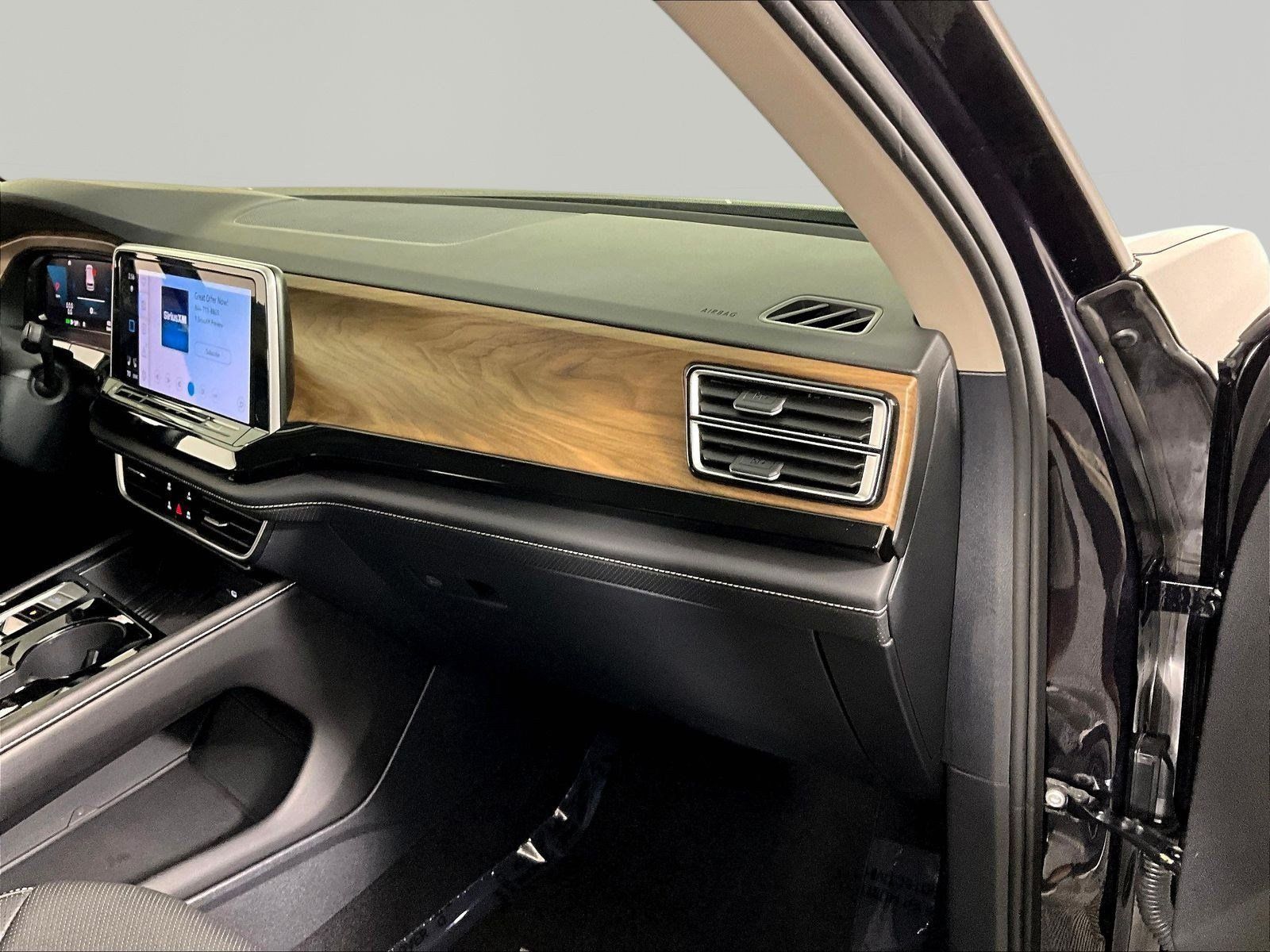Used 2025 Volkswagen Atlas SE AWD/4WD image 27