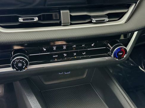 New 2026 Chevrolet Equinox LT w/ Midnight Edition FWD image 18