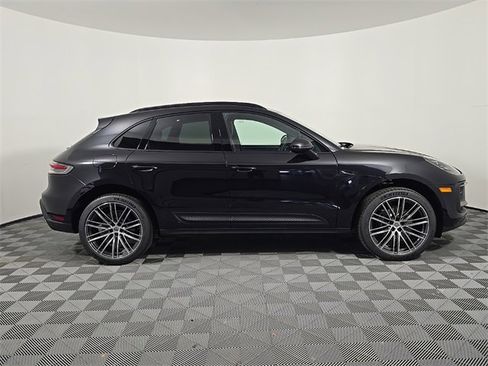 Certified 2025 Porsche Macan image 8