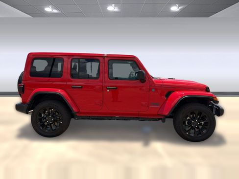 Used 2025 Jeep Wrangler Unlimited Sahara w/ Safety Group AWD/4WD image 8