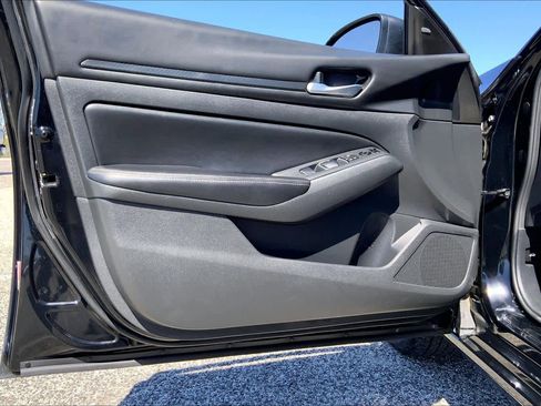 Used 2024 Nissan Altima 2.5 SV image 21