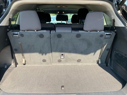 Used 2022 Toyota Highlander LE AWD/4WD image 9