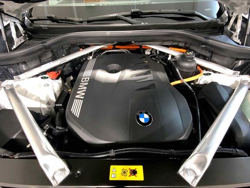 New 2026 BMW X5 xDrive50e image 16