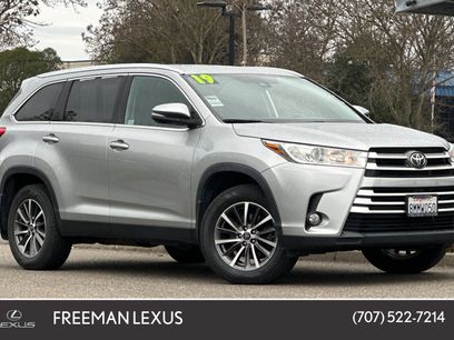 Used 2019 Toyota Highlander SE