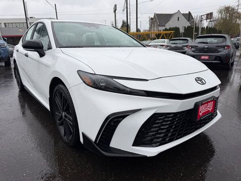 New 2026 Toyota Camry Hybrid image 2