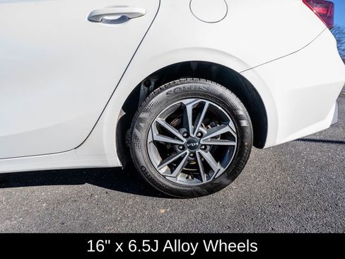 Used 2023 Kia Forte LXS image 9