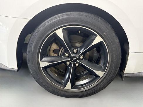 Used 2019 Ford Mustang Coupe RWD image 31