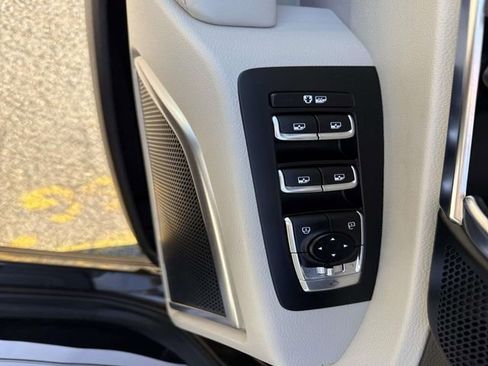 Used 2024 Kia Telluride EX w/ EX Captain's Chair Package image 13