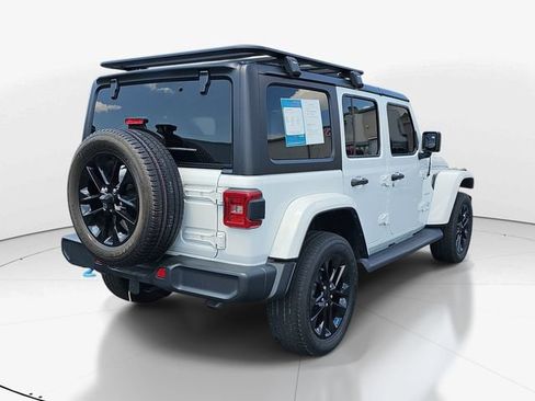 Used 2022 Jeep Wrangler Unlimited Sahara w/ Cold Weather Group AWD/4WD image 3