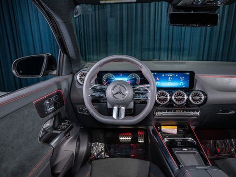 Certified 2025 Mercedes-Benz GLA 250 250 SUV image 17