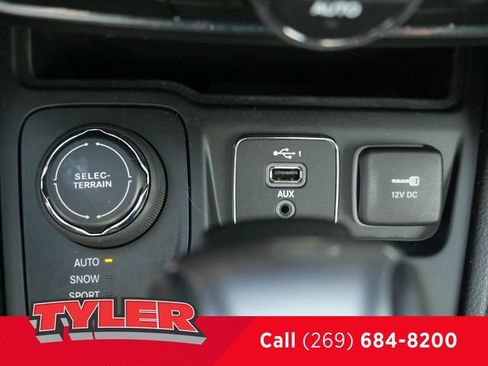 Used 2021 Jeep Cherokee Limited AWD/4WD image 31