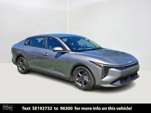 Certified 2025 Kia K4 FWD image 1