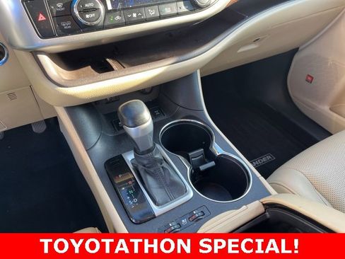Used 2016 Toyota Highlander Limited Platinum image 30