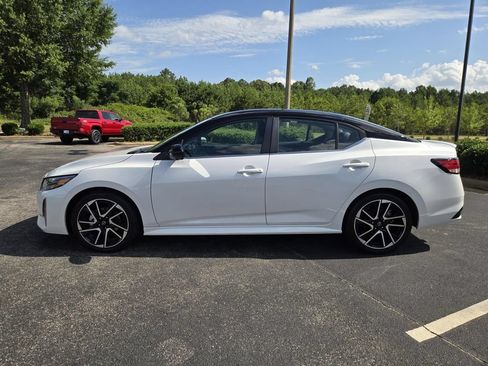 Used 2025 Nissan Sentra SR w/ SR Premium Package FWD image 10