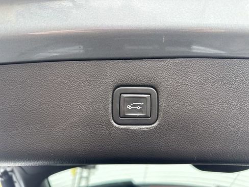 Used 2024 Chevrolet Blazer RS w/ Enhanced Convenience Package FWD image 15