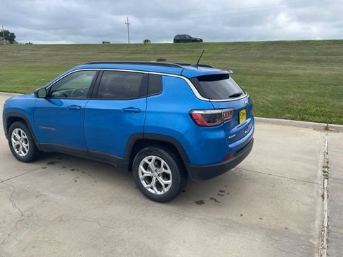 Used 2024 Jeep Compass Latitude AWD/4WD image 5