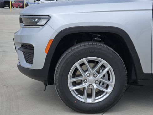 New 2026 Jeep Grand Cherokee Laredo AWD/4WD image 6