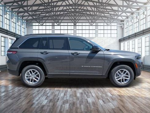 New 2025 Jeep Grand Cherokee Laredo w/ Luxury Tech Group I RWD image 3