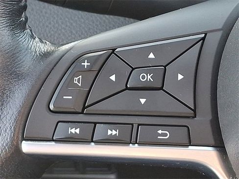 Used 2018 Nissan Rogue SL w/ Premium Package image 22