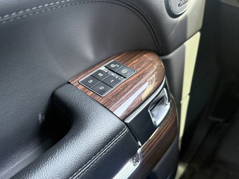 Used 2016 Land Rover Range Rover image 16
