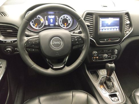 Used 2020 Jeep Cherokee Latitude Plus FWD image 22