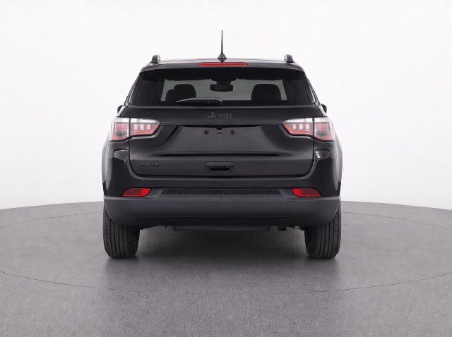 Used 2021 Jeep Compass Latitude w/ Sun and Sound Group AWD/4WD image 7