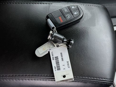 Used 2019 Jeep Grand Cherokee Altitude RWD image 35