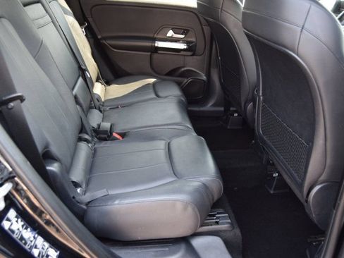 Used 2021 Mercedes-Benz GLB 250 4MATIC w/ Premium Package image 31