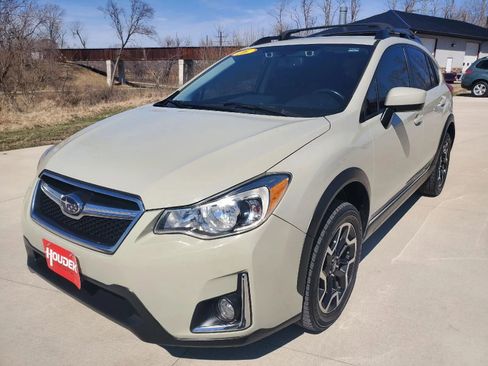 Used 2016 Subaru Crosstrek 2.0i Premium image 3