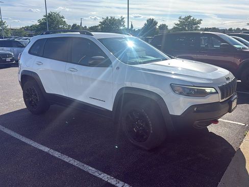 Used 2019 Jeep Cherokee Trailhawk w/ Cold Weather Group AWD/4WD image 6