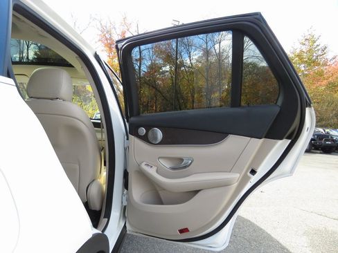 Used 2019 Mercedes-Benz GLC 300 4MATIC image 16