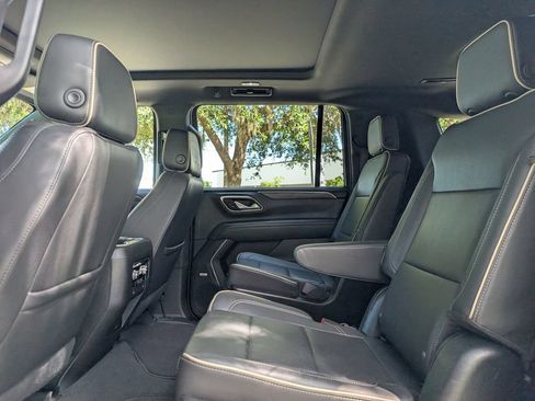 Used 2023 GMC Yukon XL SLT AWD/4WD image 17