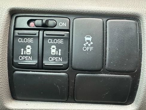 Used 2016 Honda Odyssey SE image 23