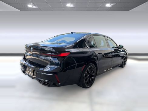 Used 2023 BMW 760i xDrive w/ Executive Package AWD/4WD image 9