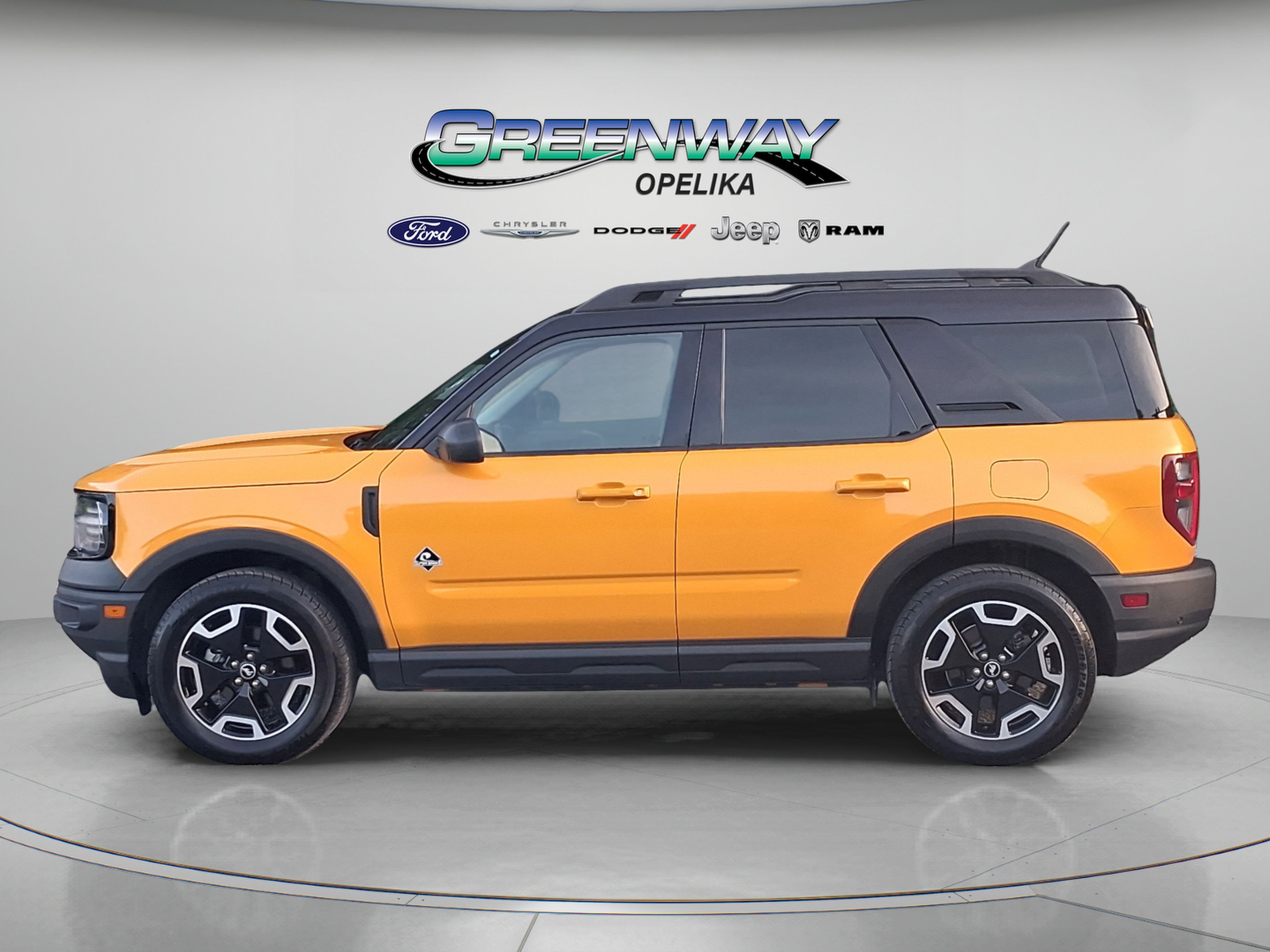 Used 2022 Ford Bronco Sport Outer Banks w/ Tech Package AWD/4WD image 3