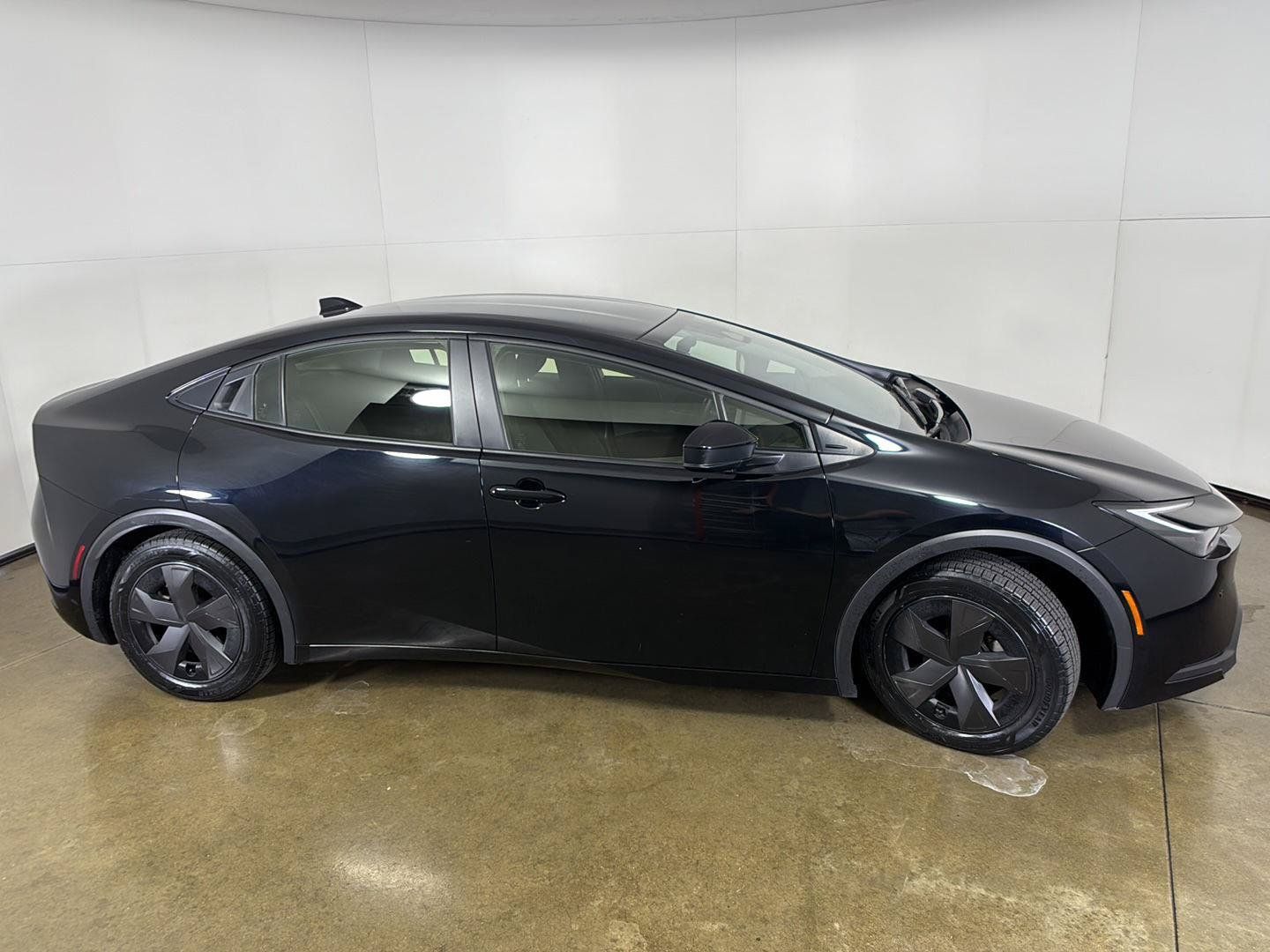 Used 2025 Toyota Prius LE FWD image 8