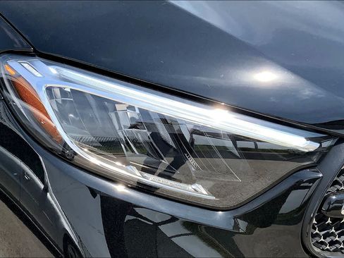 Used 2025 Mercedes-Benz GLC 300 image 18