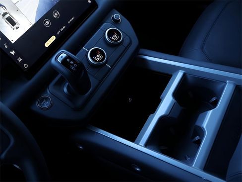 Used 2025 Land Rover Defender 130 V8 image 26