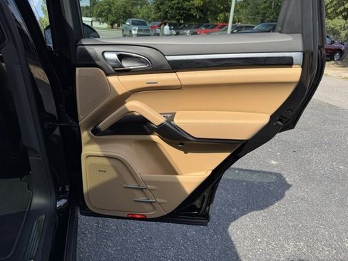 Used 2017 Porsche Cayenne Platinum Edition image 12