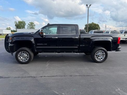 Used 2018 GMC Sierra 2500 Denali w/ Duramax Plus Package AWD/4WD image 8