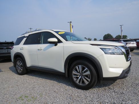 Used 2023 Nissan Pathfinder SL AWD/4WD image 10