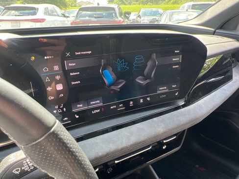 Used 2025 Audi SQ6 e-tron Premium Plus w/ Premium Plus AWD/4WD image 9