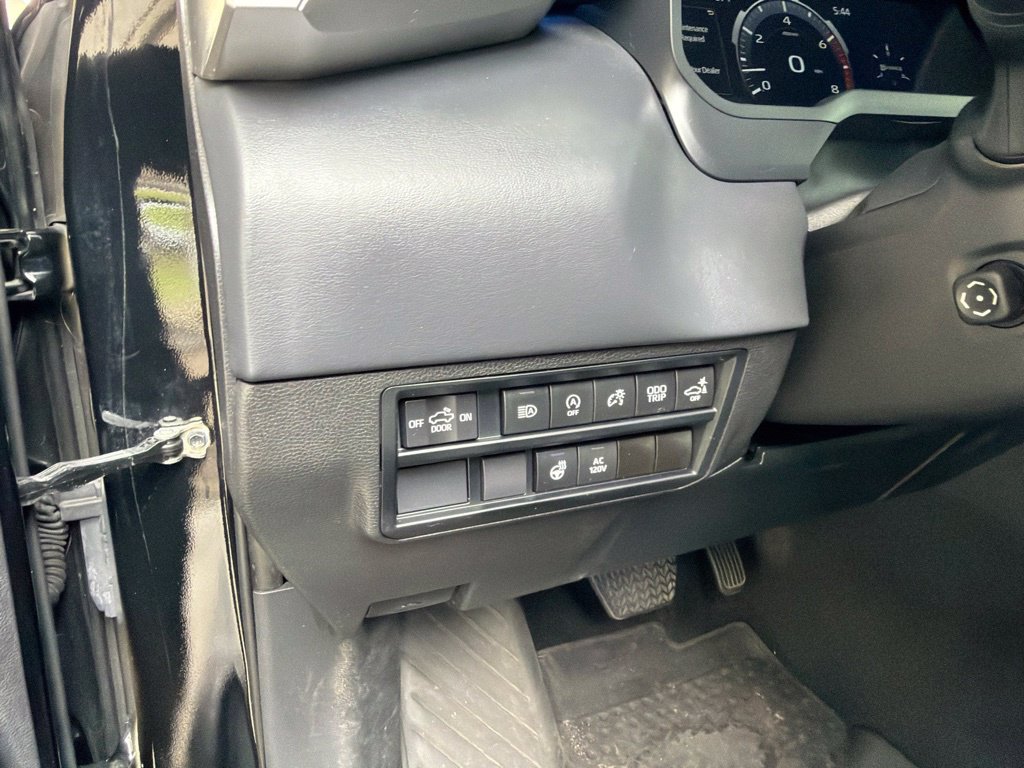 Used 2022 Toyota Tundra Platinum AWD/4WD image 43