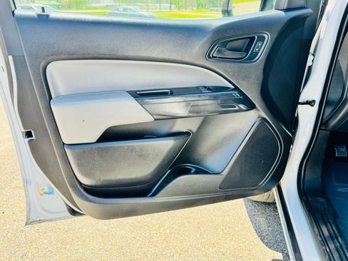 Used 2017 Chevrolet Colorado W/T RWD image 16