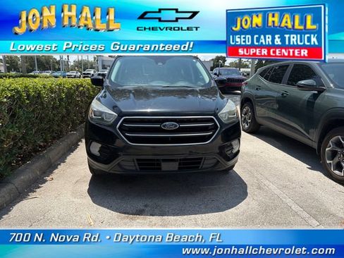 Used 2018 Ford Escape SE w/ SE Sport Appearance Package FWD image 2
