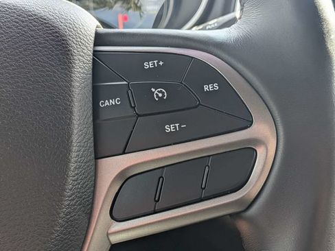 Used 2019 Jeep Cherokee Limited AWD/4WD image 25